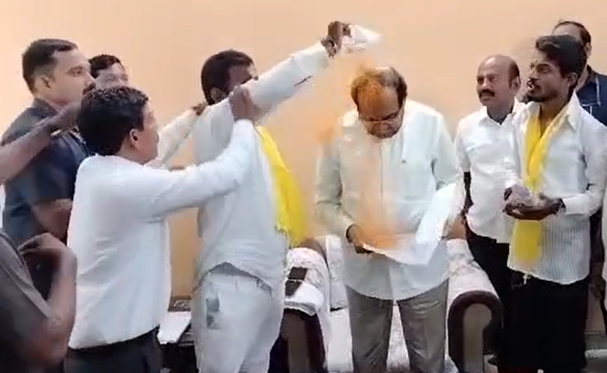 Video: Man Throws <i>Haldi</i> At Maharashtra Minister, Warns Chief Minister
