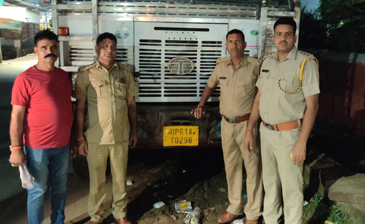 पुलिस ने पकड़ा अवैध शराब से भरा ट्रक, 785 पेटी पंजाब निर्मित शराब बरामद किया