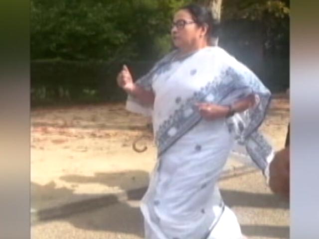 स्पेन में जॉगिंग करती दिखीं ममता बनर्जी