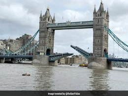 London's Tower Bridge Gets Stuck In Raised Position, Causes Major Traffic Jams London's Tower Bridge Gets Stuck In Raised Position, Causes Major Traffic Jams