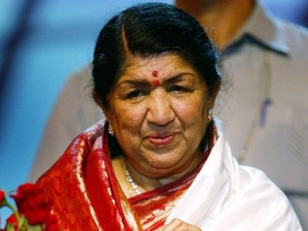 Lata Mangeshkar Birthday: इंदौर की जिस गली में गुजारा बचपन, जीते जी उस गली को नहीं मिला उनका नाम