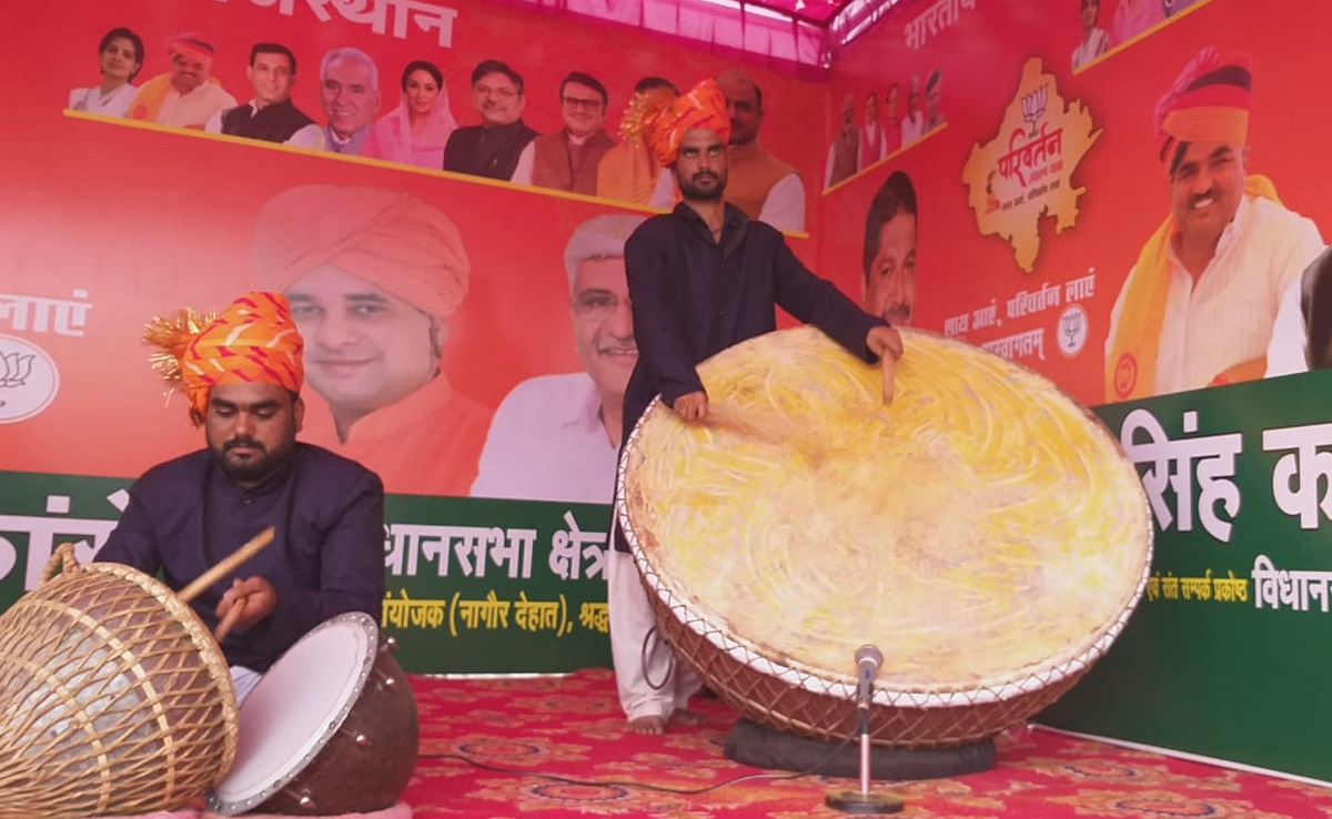 डीडवाना में ढोल-नगाड़े के साथ BJP की परिवर्तन यात्रा का स्वागत, शेखावत ने कांग्रेस सरकार को घेरा