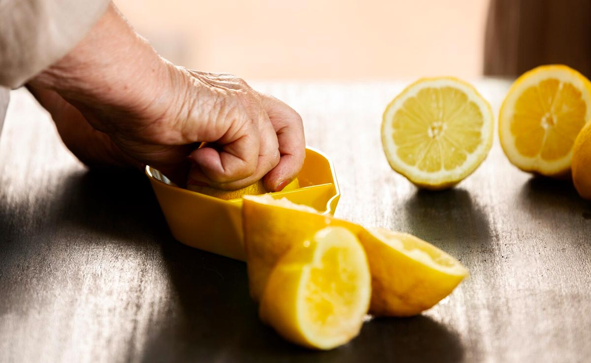 5 Kitchen Ingredients to Make Your Bathroom Smell Amazing