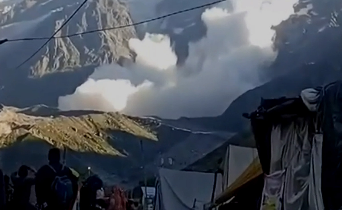 On Camera, Huge Avalanche Behind Kedarnath Temple In Uttarakhand