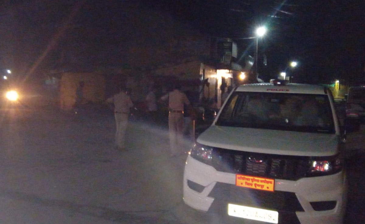 डूंगरपुर में छात्रा से छेड़छाड़ के बाद बिगड़ा माहौल, मस्जिद में तोड़फोड़, बाइक और दुकान में लगाई आग
