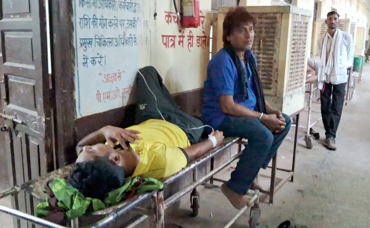 बूंदी में बढ़े डेंगू-मलेरिया के मरीज़, अस्पताल में मरीजों का स्ट्रेचर पर करना पड़ रहा है इलाज