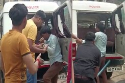 Chhatarpur में गरीब ठेले वाले ने हफ्ता देने से किया इंकार तो Police वाले ने कर दी पिटाई Chhatarpur में गरीब ठेले वाले ने हफ्ता देने से किया इंकार तो Police वाले ने कर दी पिटाई
