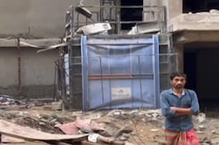 लिफ्ट गिरने से चार मज़दूरों की मौत, ग्रेटर नोएडा के निर्माणाधीन इमारत में हादसा लिफ्ट गिरने से चार मज़दूरों की मौत, ग्रेटर नोएडा के निर्माणाधीन इमारत में हादसा