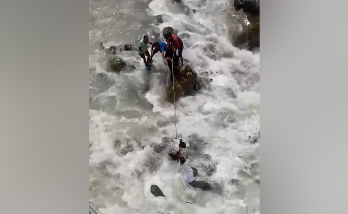 Video: Kedarnath Pilgrim Slips Into River While Taking Selfie, Saved Later