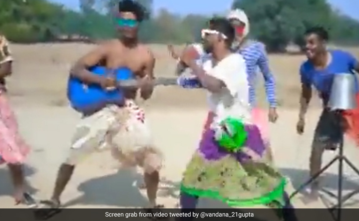 मेरी उमर के बेरोजगारों... लड़कों ने बेरोजगारी पर बनाया मज़ेदार गाना, सुनकर आ जाएगा मज़ा, Video वायरल