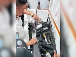 बंदूकों के साथ दफना दिया शख्स, 'ताकि परलोक में कर सके अपनी रक्षा' बंदूकों के साथ दफना दिया शख्स, 'ताकि परलोक में कर सके अपनी रक्षा'