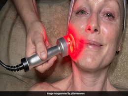 Julianne Moore Is "Red-Dy" For Holiday Season Thanks To This Celebrity Favourite Beauty Treatment Julianne Moore Is "Red-Dy" For Holiday Season Thanks To This Celebrity Favourite Beauty Treatment