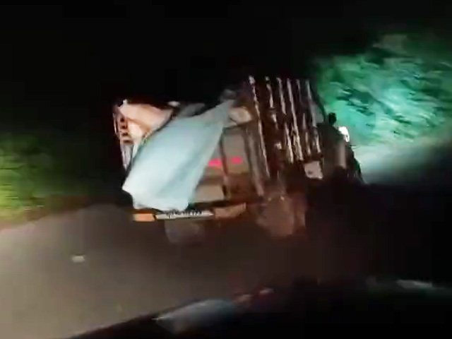 Video: Smugglers Offload Sacks Of Drugs To Evade Police In Dramatic Chase