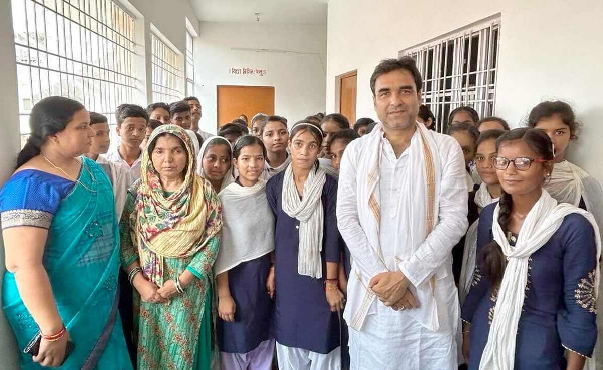 बॉलीवुड अभिनेता पंकज त्रिपाठी ने अपने पिता की याद में गांव में खोली लाइब्रेरी