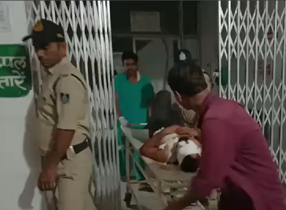 Ujjain News : 72 वर्षीय पिता ने 42 साल के पुत्र पर&nbsp;चाकू से किए&nbsp;21 वार, लंबे समय से चल रहा था विवाद