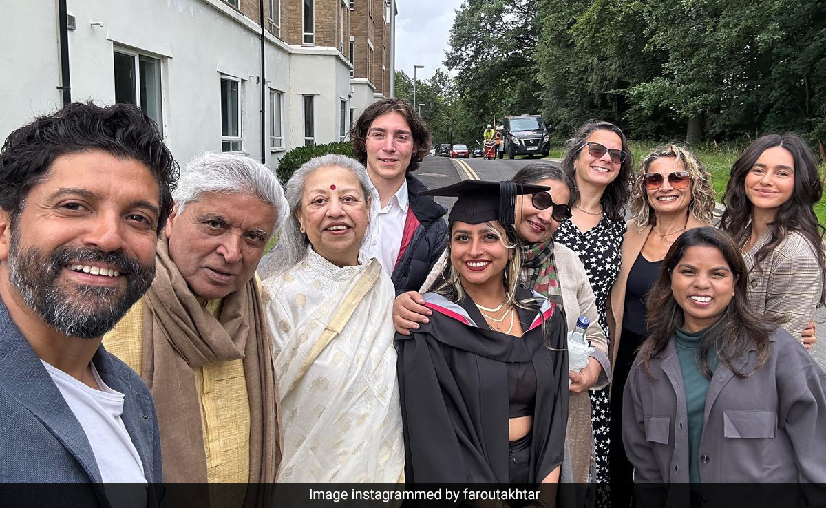 Javed Akhtar Reveals Farhan Akhtar Wrote "Not Applicable" In Religious Section Of His Daughters' Birth Certificates