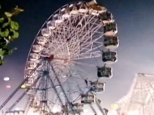 दिल्ली: मेले में चलते-चलते रुका झूला, हवा में अटके लोगों में मची चीख पुकार