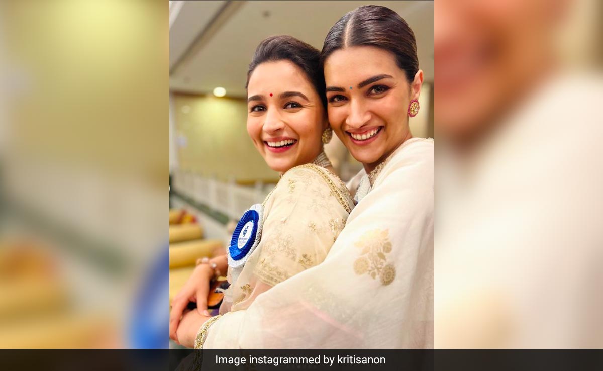 National Awards: "Meet Soon So Ranbir Can Take More Pictures Of Us," Alia Bhatt's Reply To Kriti Sanon's Post