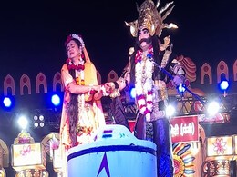 दिल्ली की रामलीला में सीता हरण में चंद्रयान का इस्तेमाल, लोगों ने दी तीखी प्रतिक्रियां दिल्ली की रामलीला में सीता हरण में चंद्रयान का इस्तेमाल, लोगों ने दी तीखी प्रतिक्रियां