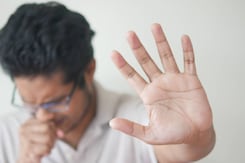धूम्रपान करने वालों को खांसी की दिक्कत क्यों होती है? धूम्रपान करने वालों को खांसी की दिक्कत क्यों होती है?