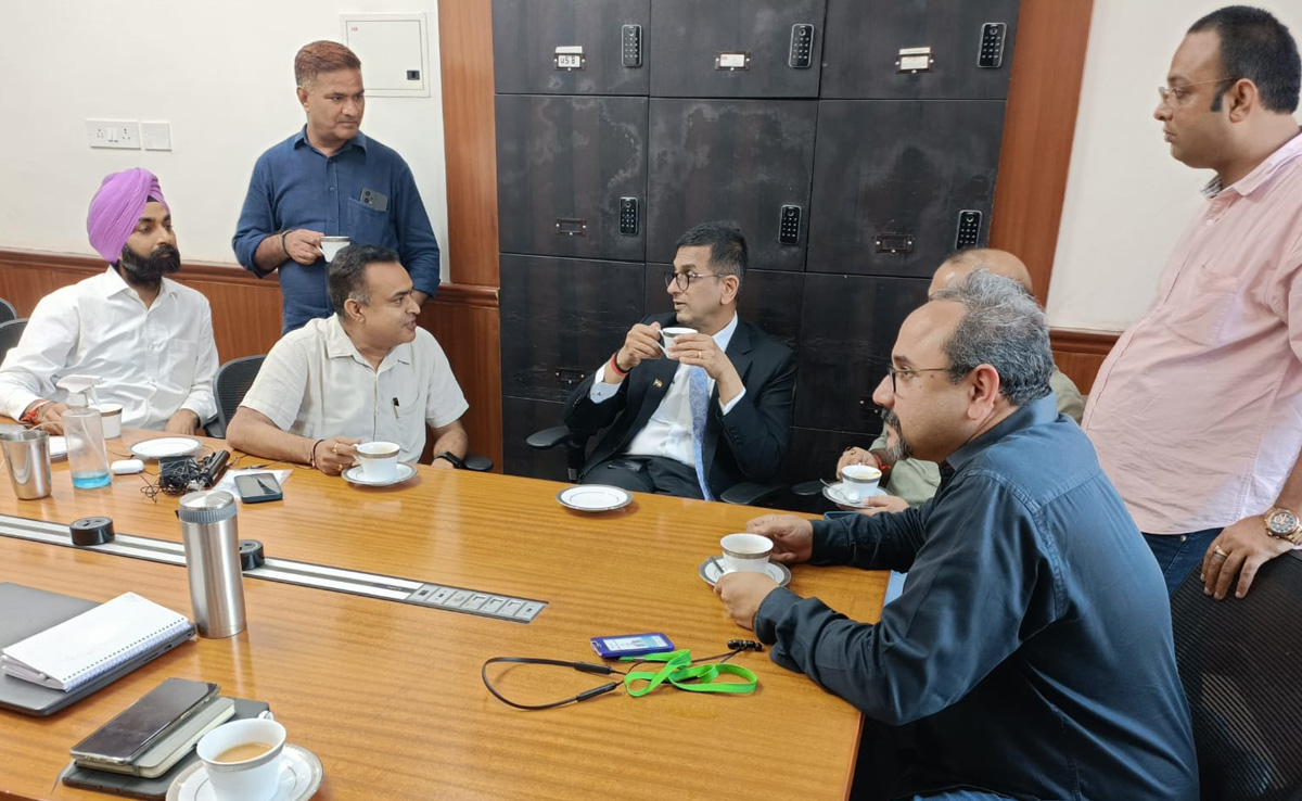 Chief Justice Fulfills Promise, Interacts With Media In Press Lounge
