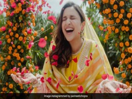 परिणीति चोपड़ा ने शेयर की चूड़ा सेरेमनी की 10 अनदेखी तस्वीरें, पांचवी तस्वीर देख फैंस हुए इमोशनल! परिणीति चोपड़ा ने शेयर की चूड़ा सेरेमनी की 10 अनदेखी तस्वीरें, पांचवी तस्वीर देख फैंस हुए इमोशनल!