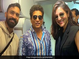 सचिन तेंदुलकर और दिनेश कार्तिक के साथ अनुष्का शर्मा की फ्लाइट में तस्वीर वायरल सचिन तेंदुलकर और दिनेश कार्तिक के साथ अनुष्का शर्मा की फ्लाइट में तस्वीर वायरल