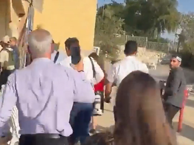 UK Foreign Secretary Runs For Cover As Rocket Sirens Go Off During Israel Visit