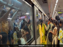 खचाखच भरी थी बेंगलुरु मेट्रो, गेट के बाहर लगी थी लंबी लाइन, लोग बोले- ये मुंबई लोकल कब बन गई? - देखें Viral Video खचाखच भरी थी बेंगलुरु मेट्रो, गेट के बाहर लगी थी लंबी लाइन, लोग बोले- ये मुंबई लोकल कब बन गई? - देखें Viral Video