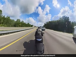 तूफान की रफ्तार से बाइक चला रहा था शख्स, करने लगा स्टंट, पिकअप ट्रक से हुई टक्कर, फिर जो हुआ, कांप जाएगी रूह तूफान की रफ्तार से बाइक चला रहा था शख्स, करने लगा स्टंट, पिकअप ट्रक से हुई टक्कर, फिर जो हुआ, कांप जाएगी रूह