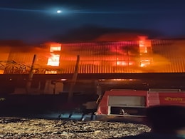 Alwar Fire: भिवाड़ी की गत्ता फैक्टरी में लगी भीषण आग, बगल में फर्नीचर बनाने वाली कंपनी को भी चपेट में लिया Alwar Fire: भिवाड़ी की गत्ता फैक्टरी में लगी भीषण आग, बगल में फर्नीचर बनाने वाली कंपनी को भी चपेट में लिया