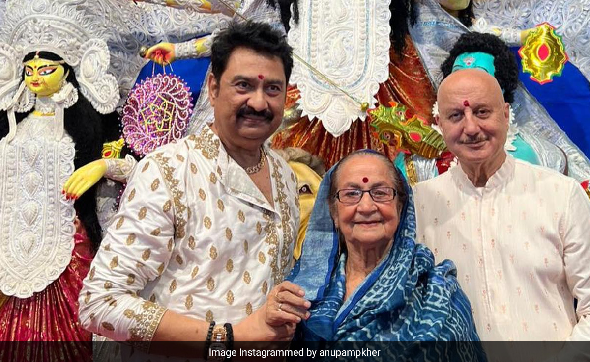 Durga Puja 2023: Anupam Kher And Mother Dulari Kher At Kumar Sanu's Festivities