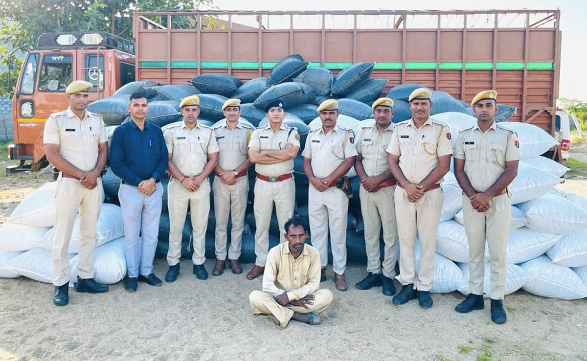 On Army Duty का पोस्टर लगाए ट्रक से साढ़े पांच करोड़ से अधिक का डोडा चूरा जब्त, ड्राइवर गिरफ्तार