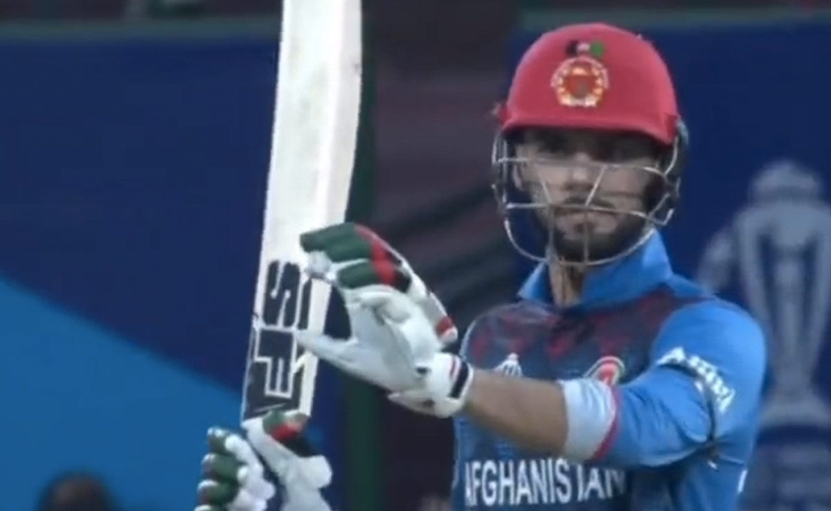 मैदान पर विराट को आते देख दर्शकों ने 'कोहली-कोहली' चिल्लाना शुरु किया, कहा- अब नवीन का क्या होगा?