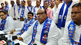 टिकट नहीं मिलने की आशंका पर गिरीश चौधरी ने बदला पाला, कांग्रेस छोड़ बसपा में हुए शामिल