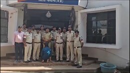 अनजान युवकों को लिफ्ट देना पड़ा भारी...किराया मांगने पर किया चाकू से घायल