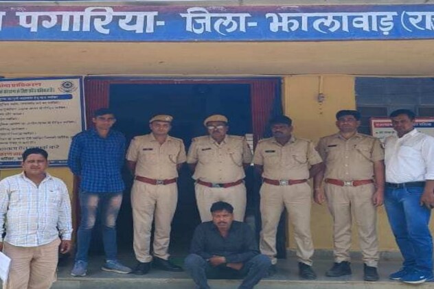 पुलिस की गिरफ्त में आरोपी पुलिस की गिरफ्त में आरोपी
