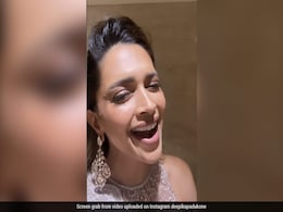 ट्रोलिंग के बीच दीपिका पादुकोण ने शेयर किया मजेदार Reel, रणवीर सिंह के कमेंट ने खींच लिया सारा ध्यान ट्रोलिंग के बीच दीपिका पादुकोण ने शेयर किया मजेदार Reel, रणवीर सिंह के कमेंट ने खींच लिया सारा ध्यान