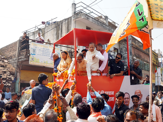 शिवराज सिंह चौहान ने सीहोर में किया रोड शो, कांग्रेस पर कसा तंज़