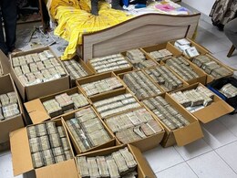 बेंगलुरु के घर में बिस्तर के नीचे मिले 42 करोड़, KCR की पार्टी ने तेलंगाना में चुनावी फंडिंग से जोड़ा 