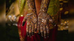 Karwa Chauth 2023: गहरा नहीं चढ़ता मेहंदी का रंग, लगाने से पहले अपनाएं ये ख़ास तरीका