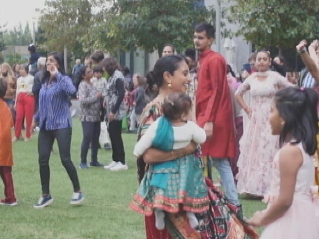 अमेरिका के न्यूयॉर्क में गरबा में भाग लेकर बेहद खुश हैं प्रवासी भारतीय