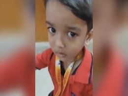 चहेती टीचर नहीं आई तो रोने लगा बच्चा, रुठ कर बेंच के नीचे छिप गया, वीडियो दिल जीत रहा है चहेती टीचर नहीं आई तो रोने लगा बच्चा, रुठ कर बेंच के नीचे छिप गया, वीडियो दिल जीत रहा है