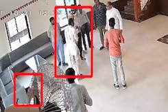 बेटे के लिए नौकरी मांगने गया किसान , विधायक ने मारी लात, वीडियो हुआ वायरल! बेटे के लिए नौकरी मांगने गया किसान , विधायक ने मारी लात, वीडियो हुआ वायरल!