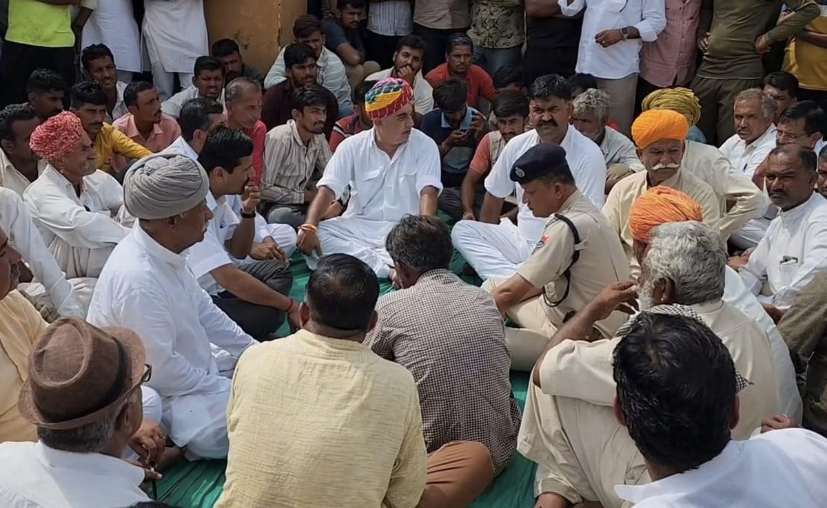 जैसलमेरः शराब के नशे में बाइक सवार को टक्कर मारने वाले तीन पुलिसकर्मियों पर गिरी गाज, किए गए सस्पेंड