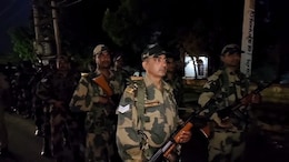 बीएसएफ के सशस्त्र जवानों ने मार्च निकालकर संवेदनशील इलाकों में भयमुक्त मतदान का दिलाया भरोसा