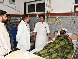 Gwalior: फूड पॉइजनिंग मामले में अस्पताल पहुंचे सिंधिया, दोषियों पर कड़ी करवाई की कही बात