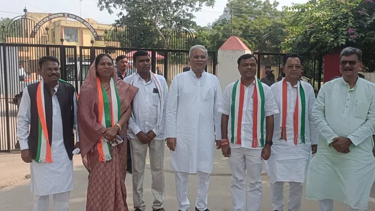 कांकेर जिले के प्रत्याशियों के नामांकन में शामिल हुए मुख्यमंत्री भूपेश बघेल