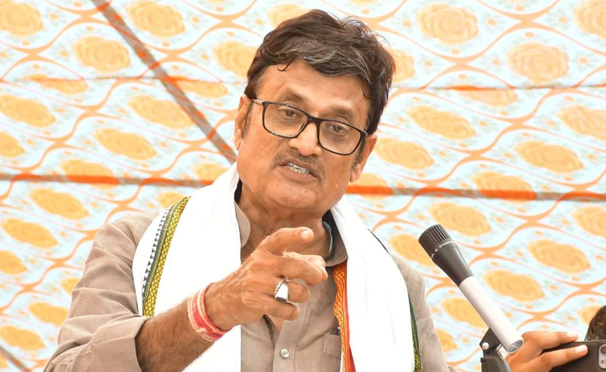 Rajasthan Election 2023: राजेंद्र राठौड़ का गहलोत पर वार, बोले- 'छवि चमकाने के CM ने खर्च किए ₹2000 करोड़' Rajasthan Election 2023: राजेंद्र राठौड़ का गहलोत पर वार, बोले- 'छवि चमकाने के CM ने खर्च किए ₹2000 करोड़'