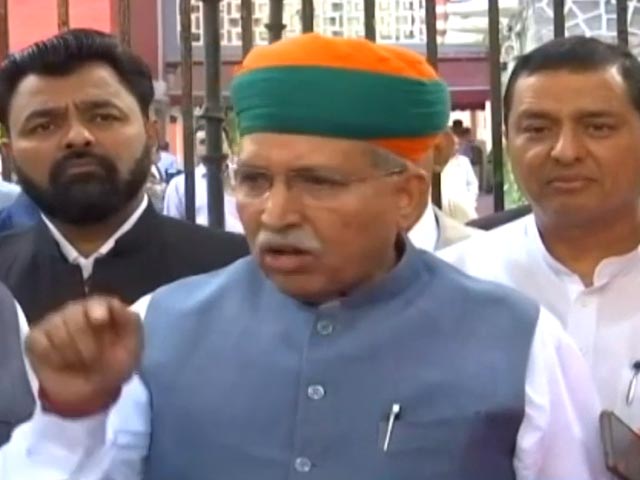 क़ानून मंत्री अर्जुन राम मेघवाल समेत बीजेपी नेताओं का डेलिगेशन चुनाव आयोग से मिला